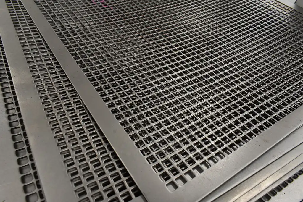 LAMINA-PERFORADA-CUADRADA-DETALLE