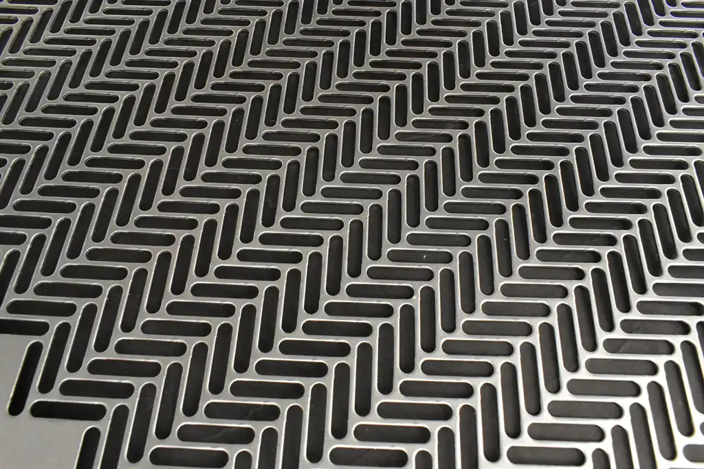 LAMINA-PERFORADA-OBLONGA-ANGULO