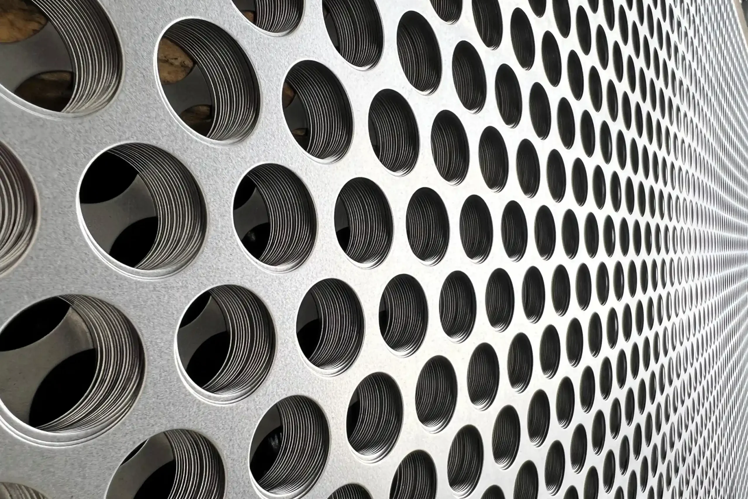 LAMINA-PERFORADA-REDONDA-1-scaled-2559x1706